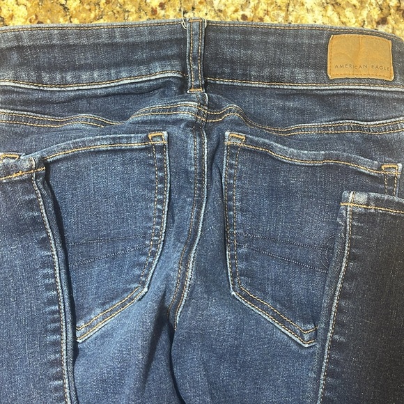 American Eagle In excellent condition, size 4, kick boot style jeans - Picture 7 of 7